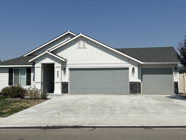 4984 W Ladle Rapids Dr in Meridian, ID - Foto de edificio - Building Photo