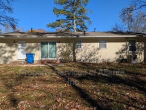 525 Cedar Wood Ct SW in College Park, GA - Foto de edificio - Building Photo