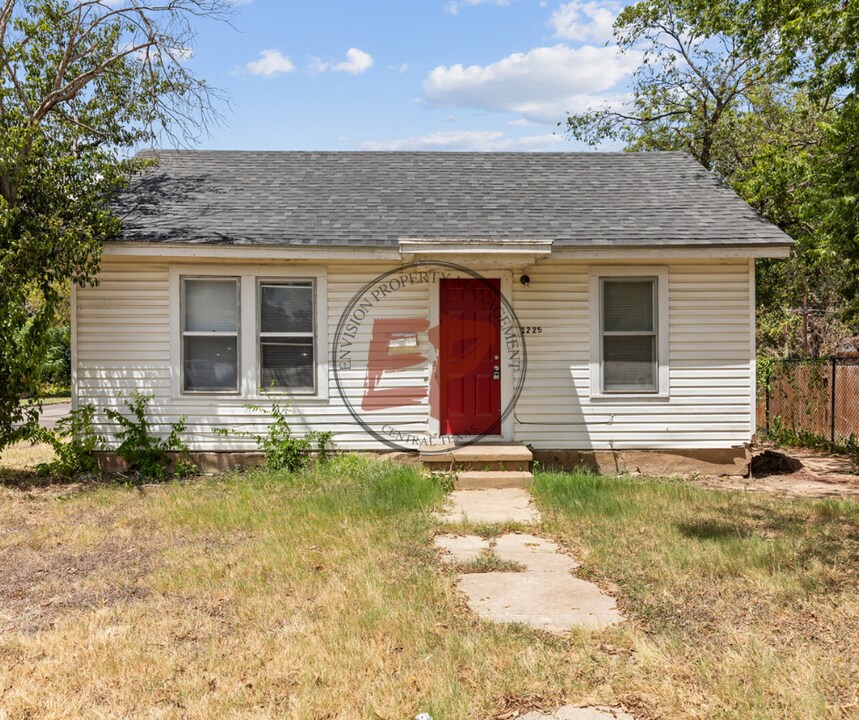 2225 Trice Ave in Waco, TX - Foto de edificio