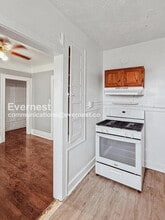 9351 Woodside St, Unit 3 in Detroit, MI - Foto de edificio - Building Photo