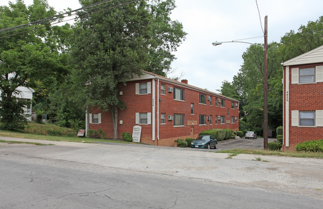 4820-4824 Stewart Ave in Cincinnati, OH - Foto de edificio - Building Photo