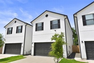 7961 Birmingham St in Houston, TX - Building Photo - Building Photo