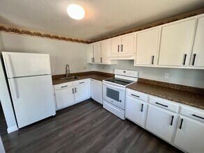 7 Padanaram Rd in Danbury, CT - Building Photo - Building Photo