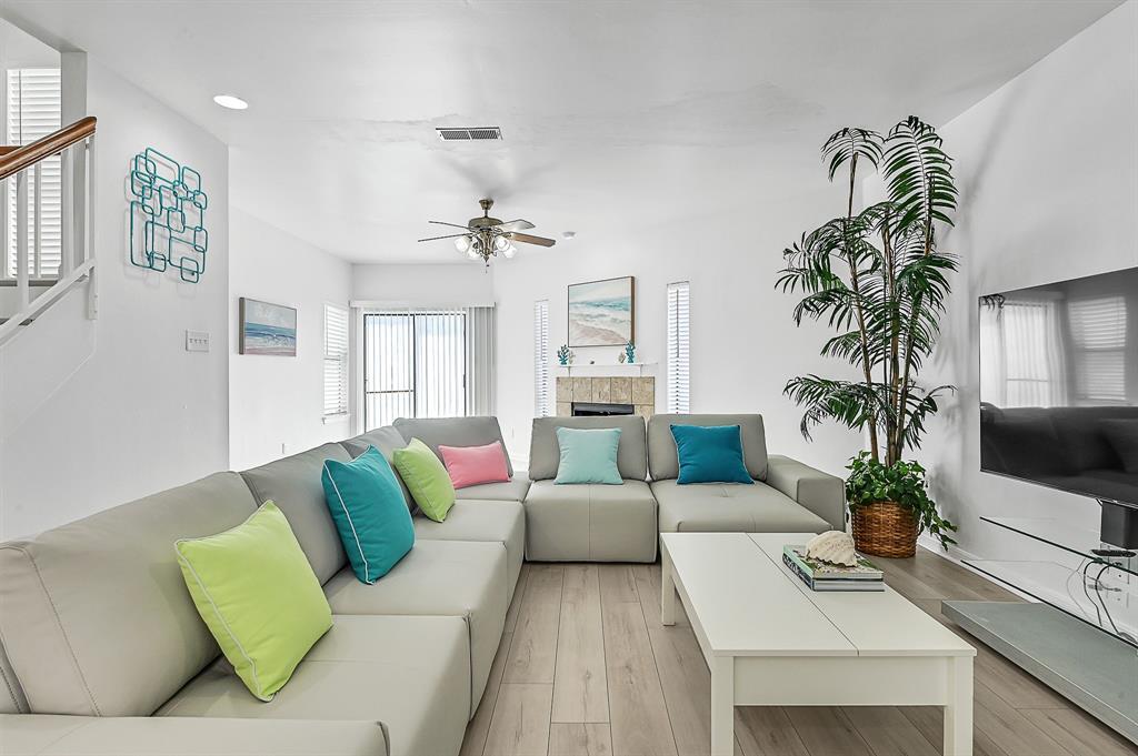 208 Seawall Blvd in Galveston, TX - Building Photo