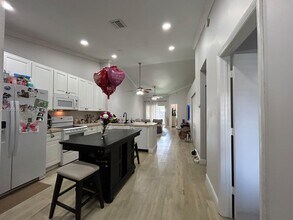 11065 NW 38th Pl in Sunrise, FL - Building Photo - Building Photo