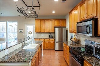 6705 Covered Bridge Dr in Austin, TX - Building Photo - Building Photo