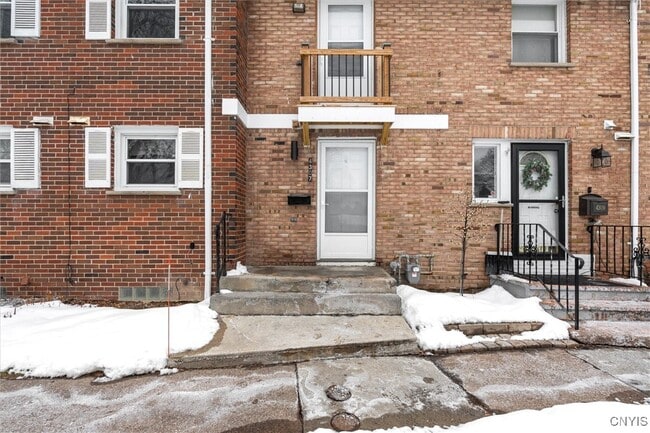 4307 Candlelight Ln in Liverpool, NY - Foto de edificio - Building Photo