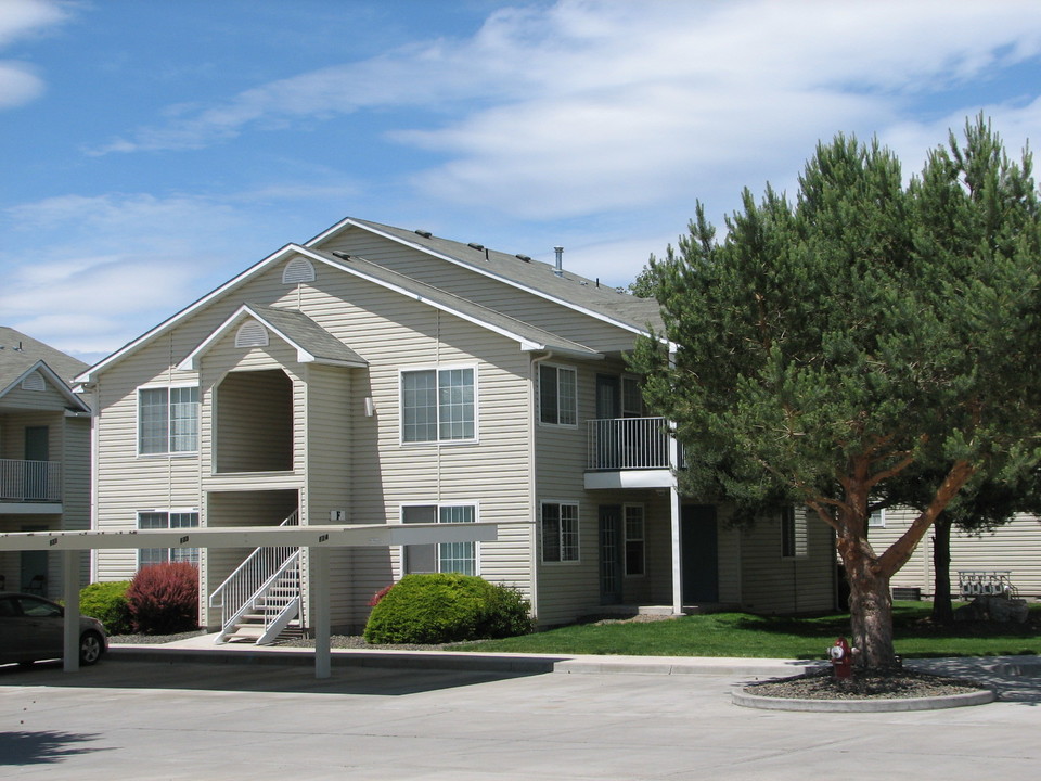 Lincoln Square in Mountain Home, ID - Building Photo