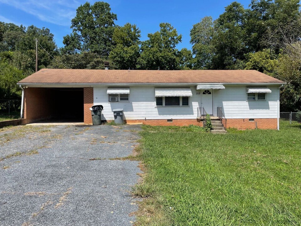 213 E Central Ave in Asheboro, NC - Building Photo