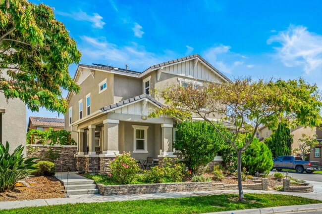 1225 Los Olivos Street in Chula Vista, CA - Foto de edificio - Building Photo