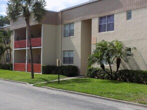 251 Bonnie Blvd in Palm Springs, FL - Building Photo - Building Photo