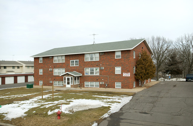 Oak Manor Apartments in Clearwater, MN - Building Photo - Building Photo