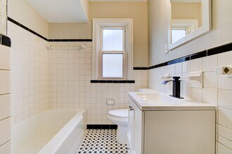 1032 Charleville Ave in St. Louis, MO - Building Photo - Building Photo