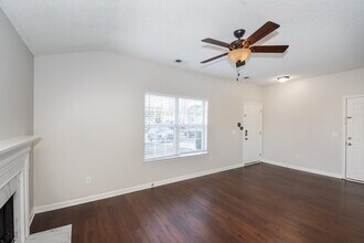 306 Hank Aaron Cove in La Vergne, TN - Building Photo - Building Photo
