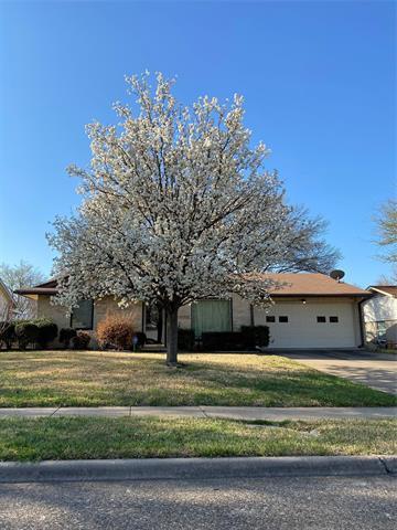 421 Beverly Dr in Richardson, TX - Building Photo