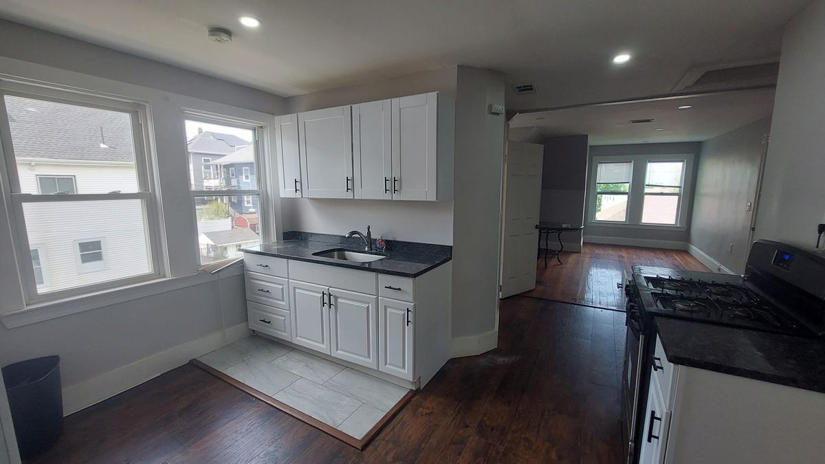 31 Bullard St in Boston, MA - Building Photo