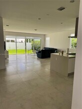 7547 NW 98th Ave in Doral, FL - Building Photo - Building Photo