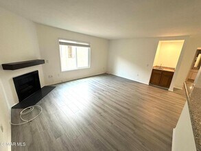 13042 Riverside Dr, Unit 104 in Los Angeles, CA - Building Photo - Building Photo
