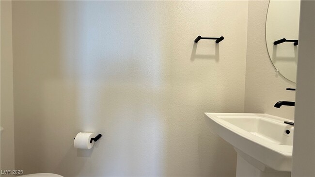 2720 Luzzi Walk in Henderson, NV - Foto de edificio - Building Photo