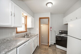 19520 Maple Heights Blvd in Maple Heights, OH - Foto de edificio - Building Photo
