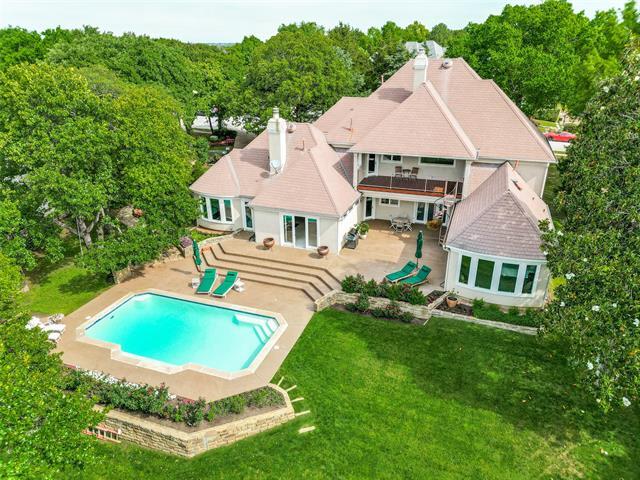 property at 910 Turnberry Ln