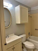 7 N 22nd St in McAllen, TX - Building Photo