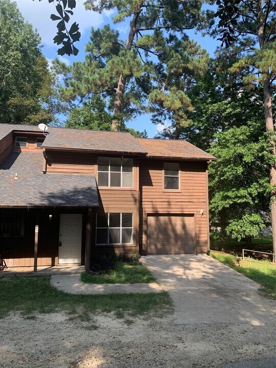 3773 Montgomery Rd in Huntsville, TX - Foto de edificio