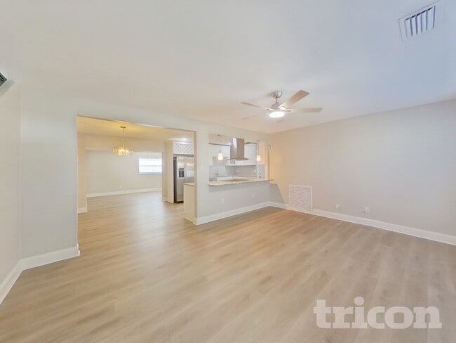 7394 Norwich Ln in Clearwater, FL - Foto de edificio - Building Photo