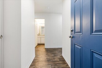 Foster Plaza Apartments in Portland, OR - Building Photo - Building Photo