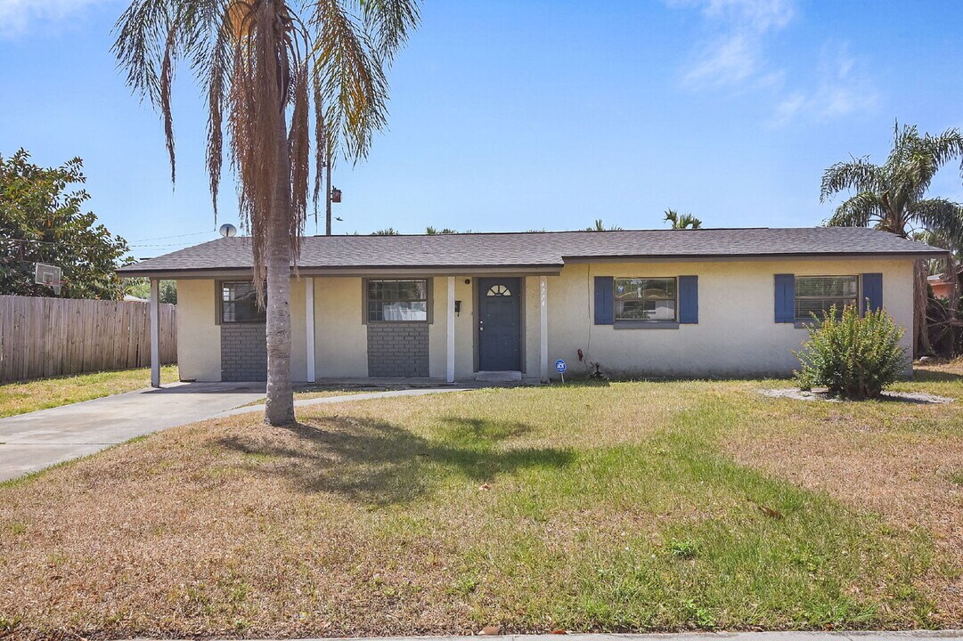4224 Colony Way in Orlando, FL - Building Photo