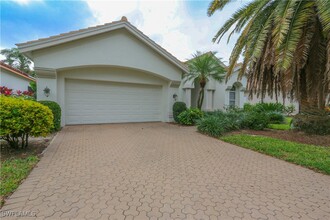 164 Spring Lake Cir in Naples, FL - Building Photo - Building Photo