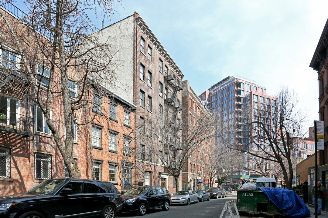 201-205 West 11th Street in New York, NY - Building Photo