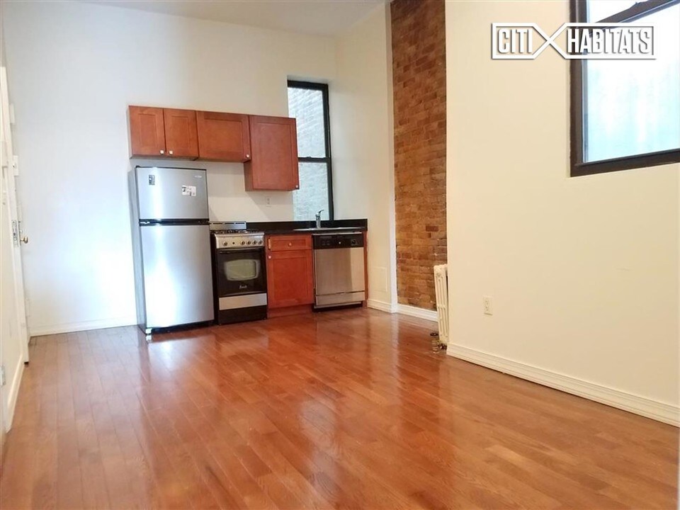 300 E 83rd St-Unit -3S in New York, NY - Building Photo