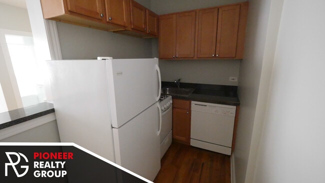 515 W Melrose St, Unit 4 in Chicago, IL - Building Photo - Building Photo