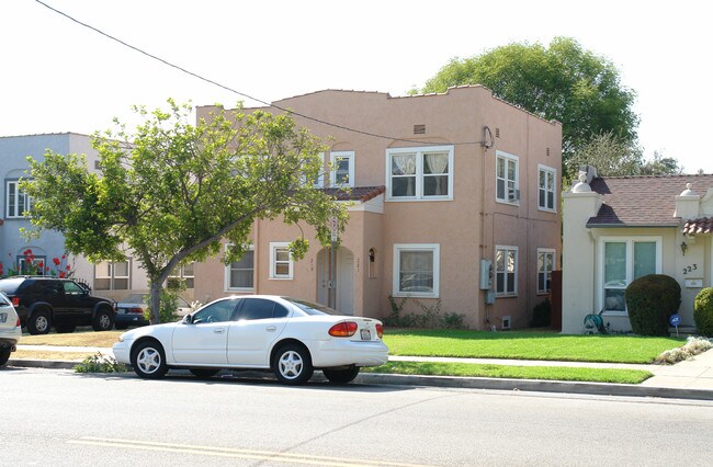 219-221 Sinclair Ave in Glendale, CA - Building Photo - Building Photo