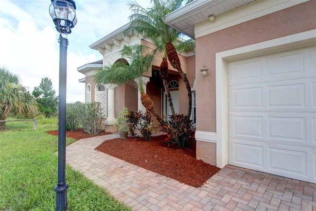 1185 Dromin Ln in Melbourne, FL - Building Photo - Building Photo