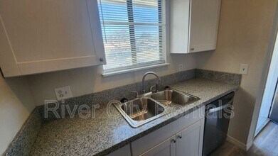 2430 N Seabury Pl in Jacksonville, FL - Foto de edificio - Building Photo