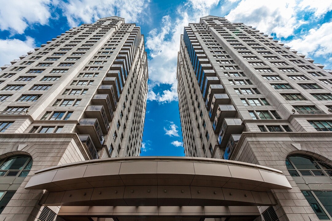 1200 Blvd. De Maisonneuve Ouest in Montréal, QC - Building Photo