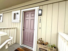 142 Cherry St, Unit 142 Cherry Street in Petaluma, CA - Building Photo - Building Photo