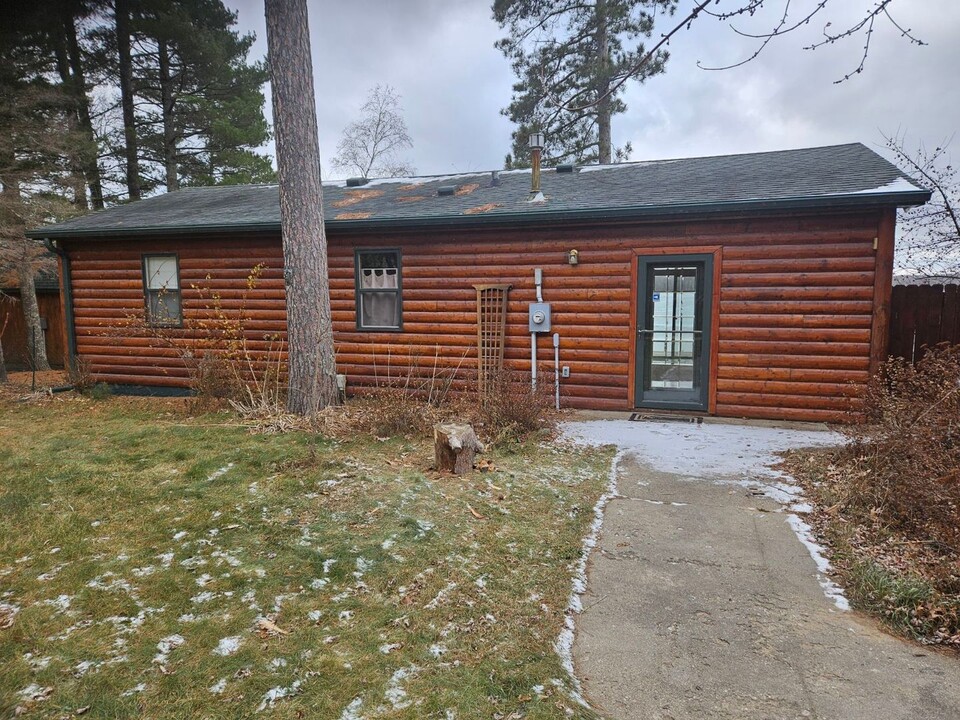 215 Old Silver Lake Rd NE in Cass Lake, MN - Building Photo