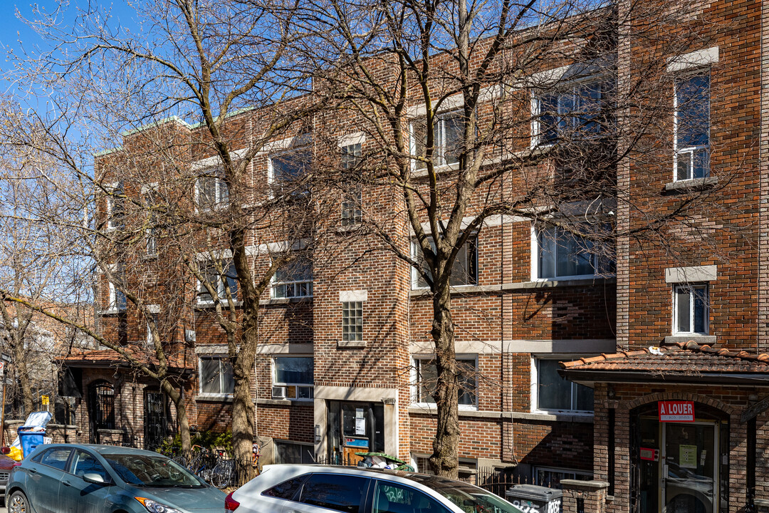 8055 Bloomfield in Montréal, QC - Building Photo