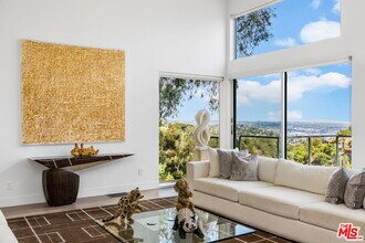 2600 Carman Crest Dr in Los Angeles, CA - Building Photo - Building Photo