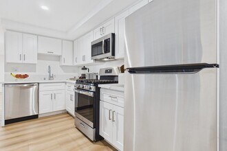 Natick Park South in Sherman Oaks, CA - Foto de edificio - Building Photo