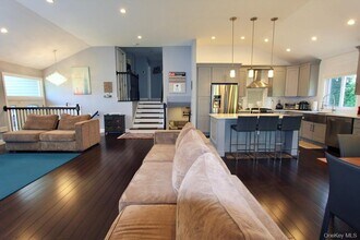 83 Executive Dr in Manhasset Hills, NY - Building Photo - Building Photo