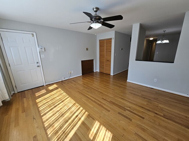 1140 W Barry Ave, Unit Unit 1 in Chicago, IL - Building Photo - Building Photo