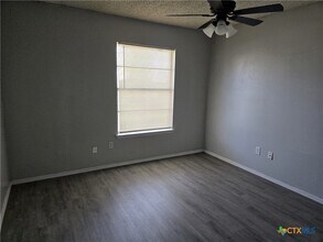 1129 Spruce St in Seguin, TX - Building Photo - Building Photo