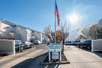 White Beach Condos in Bronx, NY - Foto de edificio - Building Photo