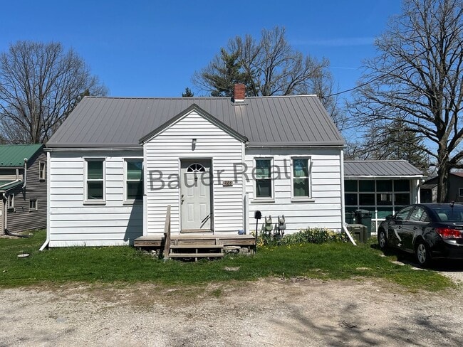 property at 728 W 10th St