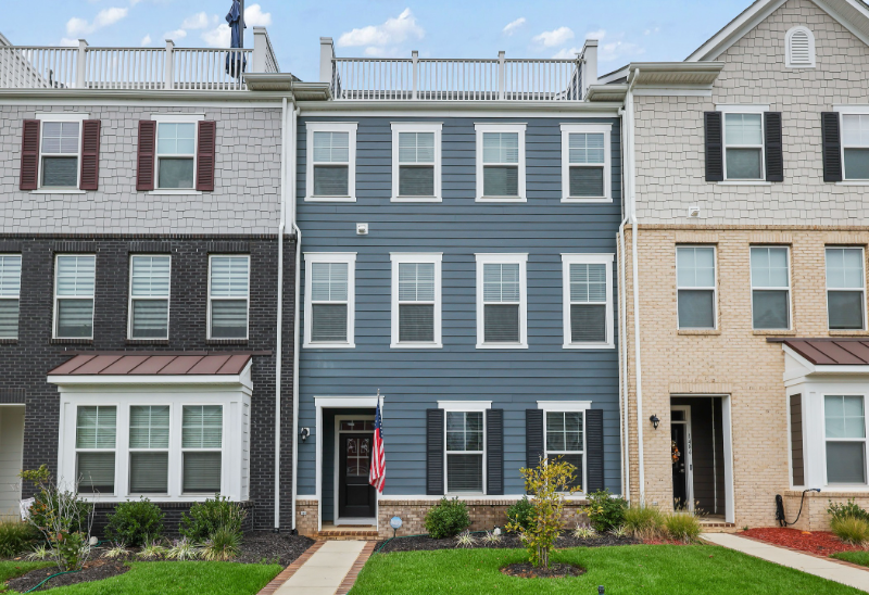 1488 Meadowlark Glen Rd in Dumfries, VA - Foto de edificio