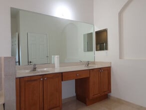 7643 Bristol Cir in Naples, FL - Building Photo - Building Photo